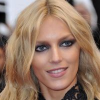 Anja Rubik : Le top change de casquette et prend un virage érotique