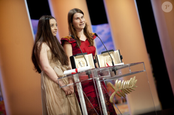 Cosmina Stratan (à droite) et Cristina Flutur, avec leur prix d'interprétation ex aequo pour Au-delà des collines, au Festival de Cannes 2012