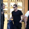 Will Kopelman quitte la boutique Chanel à Beverly Hills. Le 30 mai 2012.