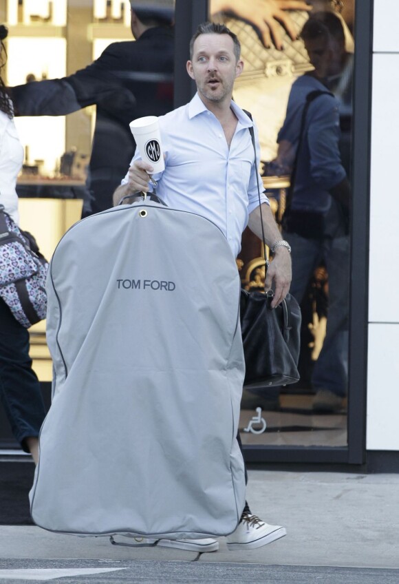 Le costume Tom Ford de Will Kopelman, porté par un des membres de l'entourage du couple. Beverly Hills, le 30 mai 2012.