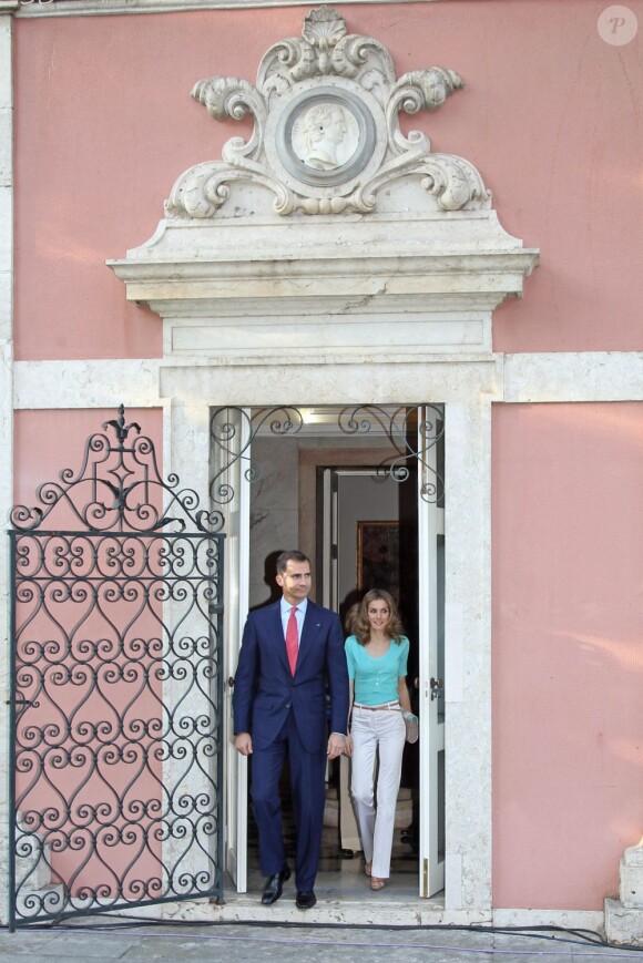 Le prince Felipe et la princesse Letizia d'Espagne au premier jour de leur visite officielle au Portugal (30 mai - 1er juin), le 30 mai 2012.