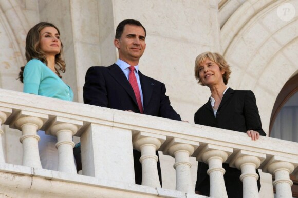 Le prince Felipe et la princesse Letizia d'Espagne en visite au Parlement de Lisbonne au premier jour de leur visite officielle au Portugal (30 mai - 1er juin), le 30 mai 2012.