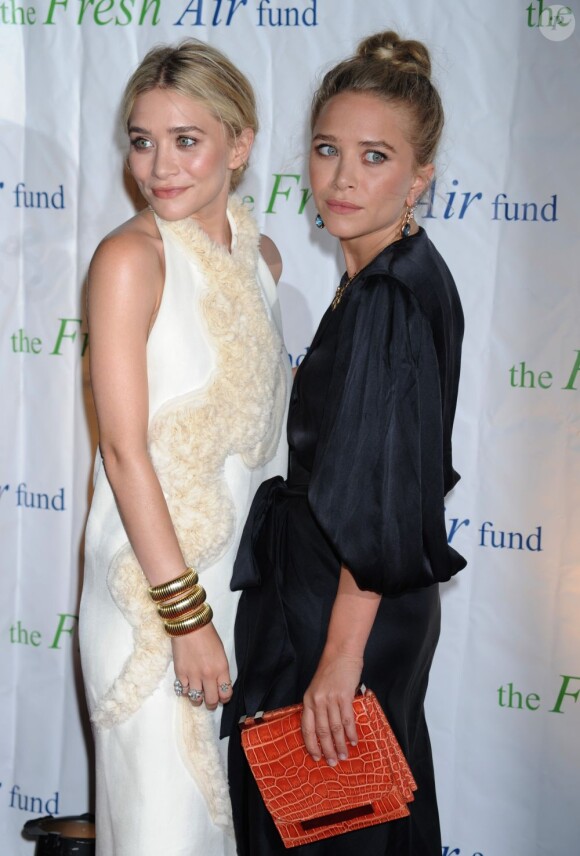 Ashley et Mary-Kate Olsen assistent à l'événement caritatif Salute To American Heroes organisé par la fondation Fresh Air Fund. New York, le 31 mai 2012.