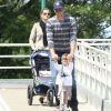 Gisele, son époux Tom et leur fils Benjamin se rendent dans un parc de Boston, le vendredi 1er juin 2012.