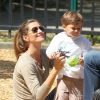 Gisele, son amoureux Tom et leur fils Benjamin dans un parc de Boston, le vendredi 1er juin 2012.