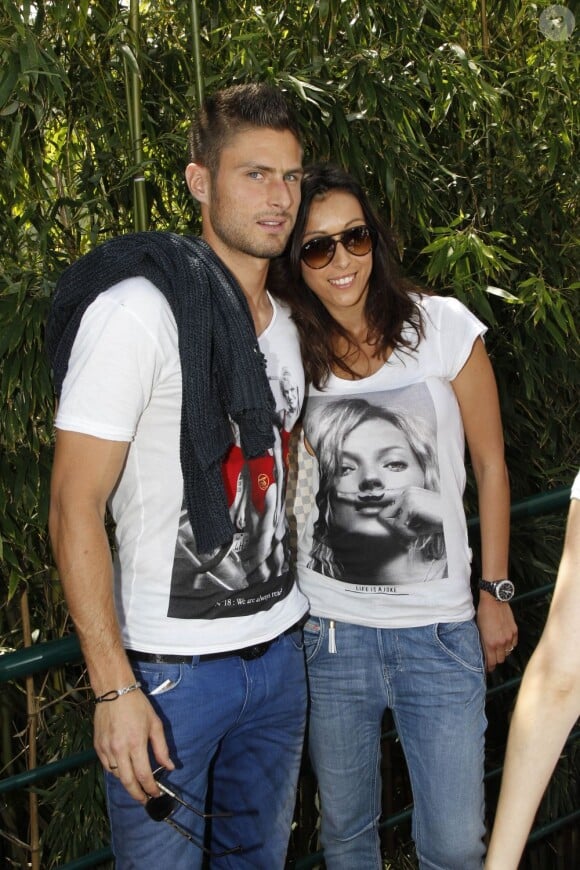 Olivier Giroud et sa compagne Jennifer lors du 7e jour du tournoi de Roland-Garros, le samedi 2 juin 2012.