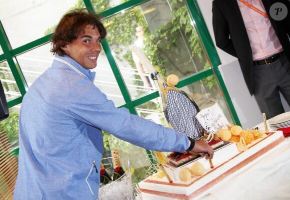 Rafael Nadal fête son anniversaire à Roland-Garros le 3 juin 2012