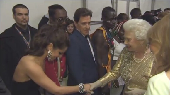 Jubilé d'Elizabeth II : La reine a suivi la belle Kylie Minogue en backstage...