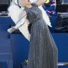 Annie Lennox telle un ange...
La reine Elizabeth II a pu compter sur le meilleur des artistes du royaume, réunis par le Take That Gary Barlow, pour faire vibrer son jubilé de diamant lors du concert donné à Buckingham Palace le 4 juin 2012.