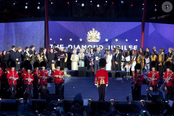 La reine Elizabeth II a pu compter sur le meilleur des artistes du royaume, réunis par le Take That Gary Barlow, pour faire vibrer son jubilé de diamant lors du concert donné à Buckingham Palace le 4 juin 2012.