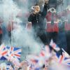 Robbie Williams a ouvert le bal de manière explosive avec une fanfare militaire et son Let Me Entertain You. La reine Elizabeth II a été honorée par le meilleur des artistes du royaume, réunis par le Take That Gary Barlow, qui ont fait vibrer son jubilé de diamant lors du concert donné à Buckingham Palace le 4 juin 2012.
