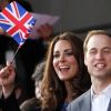Le prince William et Kate Middleton, avec le prince Harry, ont bien profité du concert du jubilé.
La reine Elizabeth II a eu droit au meilleur des artistes du royaume, réunis par le Take That Gary Barlow, pour faire vibrer son jubilé de diamant lors du concert donné à Buckingham Palace le 4 juin 2012.