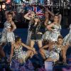 Kylie Minogue royalement sexy pour l'Union Jack et la reine Elizabeth II.
La reine Elizabeth II a pu compter sur le meilleur des artistes du royaume, réunis par le Take That Gary Barlow, pour faire vibrer son jubilé de diamant lors du concert donné à Buckingham Palace le 4 juin 2012.