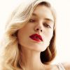 Jessica Hart pose pour l'Irresistible Lingerie La Maison Simons.