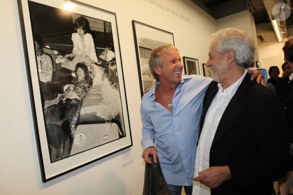 Yves Rénier et Daniel Angeli au vernissage de son exposition Icônes à la galerie Art District à Paris, le 6 juin 2012.