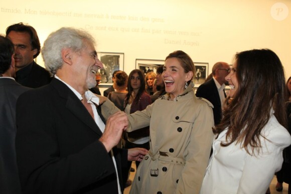 Clotilde Courau avec Daniel et Cécile Angeli au vernissage de son exposition Icônes à la galerie Art District à Paris, le 6 juin 2012.