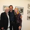 Emmanuel Chain, sa femme Valérie et Daniel Angeli au vernissage de son exposition Icônes à la galerie Art District à Paris, le 6 juin 2012.