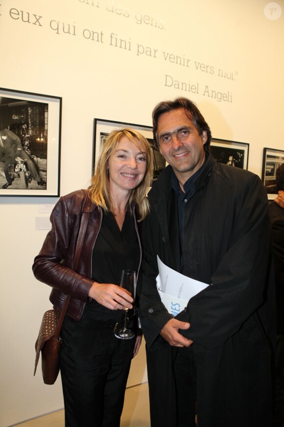 Emmanuel Chain et sa femme Valérie au vernissage de son exposition Icônes à la galerie Art District à Paris, le 6 juin 2012.
