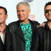 Adam Clayton de U2 (photo : en mai 2011 à Las Vegas, 2e g.) assistait le 7 juin 2012 à Dublin à l'ouverture du procès de son ancienne assistante, qui a détourné entre 2004 et 2008 2,8 millions d'euros de ses comptes.