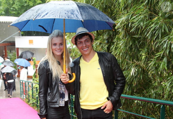 Taïg Khris et sa compagne le 7 juin 2012 à Roland-Garros lors des demi-finales féminines du tournoi