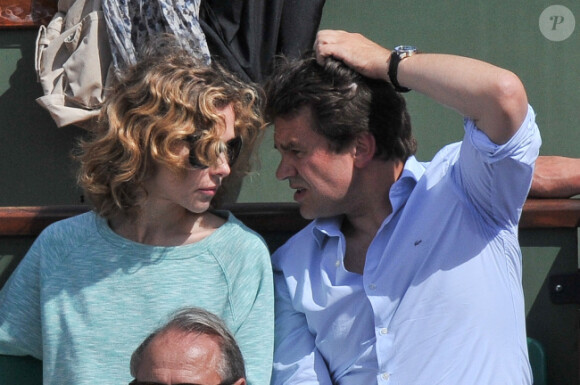 Pascale Arbillot et Hervé Mathoux le 7 juin 2012 à Roland-Garros lors des demi-finales féminines du tournoi qui ont vu Maria Sharapova et Sara Errani se qualifier pour la finale