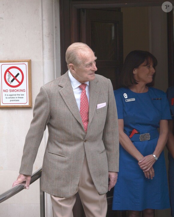 Le prince Philip a quitté l'hôpital Edward VII de Londres samedi 9 juin 2012 en milieu de journée, à la veille de son 91e anniversaire. Il y avait été admis lundi 4 juin en plein jubilé de diamant d'Elizabeth II en raison d'une infection de la vessie.
