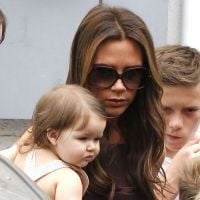 Victoria Beckham : Stylée avec Harper alors que David pense à d'autres bébés