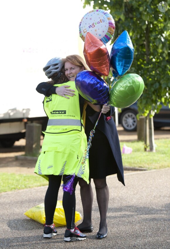 La princesse Eugenie d'York, 22 ans, prenait part dans la nuit du 9 au 10 juin 2012 à Nightrider, un périple à vélo caritatif, de nuit, long de 105 kilomètres. La fille du prince Andrew et de Sarah Ferguson roulait pour le Royal National Orthopaedic Hospital, dont elle est la marraine.