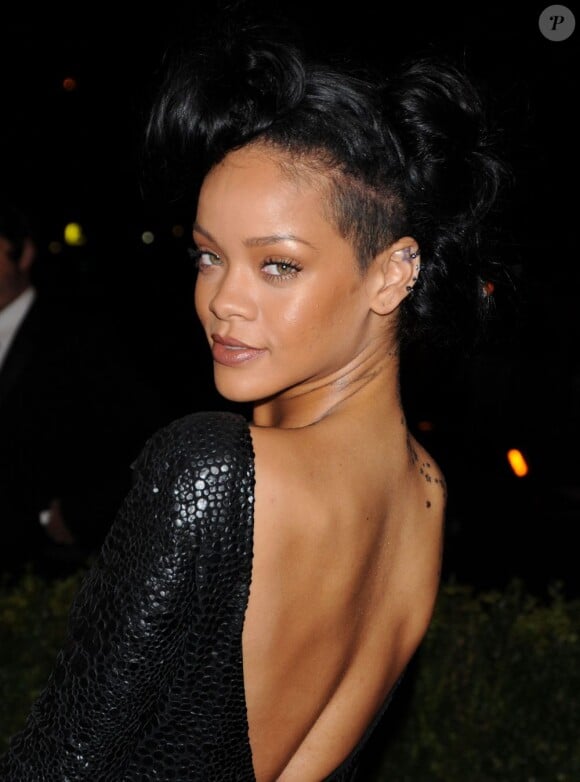 La beauté Rihanna ne manque pas d'exhiber son joli corps au fil de ses sorties