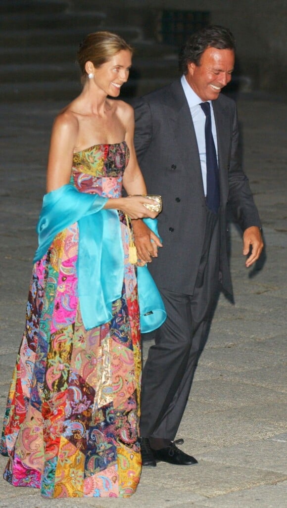 Julio Iglesias et sa femme Miranda à Madrid, septembre 2002.