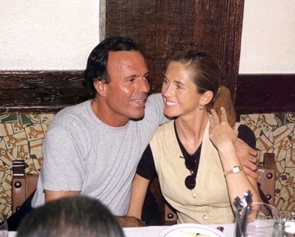 Julio Iglesias et sa femme Miranda à Madrid, juin 1997.