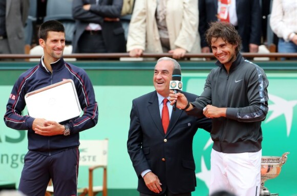 Rafael Nadal heureux le 11 juin 2012 après avoir décrocher un septième titre à Roland-Garros après avoir battu Novak Djokovic (6-4, 6-3, 2-6, 7-5)