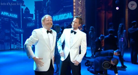 Numéro d'ouverture des 66e Tony Awards par Neil Patrick Harris et Jesse Tyler Ferguson, au Deacon Theatre de New York, le 10 juin 2012.