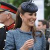 Kate Middleton, souriante et amusée, semble apprécier sa visite au Vernon Park. Nottingham, le 13 juin 2012.