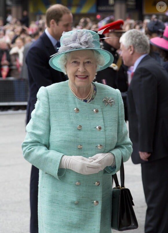 La reine Elizabeth II célèbre avec les habitants de Nottingham son jubilé de diamant. Le 13 juin 2012.