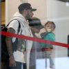 Alicia Keys, son mari Swizz Beatz et leur fils Egypt, à l'aéroport de Los Angeles le 13 juin 2012