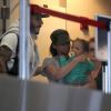 En famille, Alicia Keys, son mari Swizz Beatz et leur fils Egypt, à l'aéroport de Los Angeles le 13 juin 2012