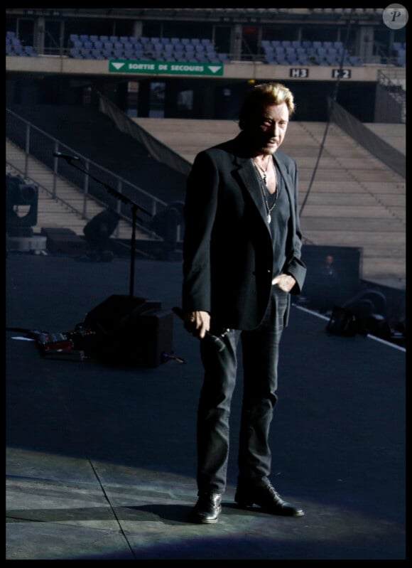 EXCLUSIF : Johnny Hallyday répète au Stade de France le 14 juin 2012. Il y chante les 15, 16 et 17 juin.