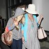 Reese Witherspoon et sa fille Ava arrivent à l'aéroport le vendredi 15 juin 2012, à Los Angeles.