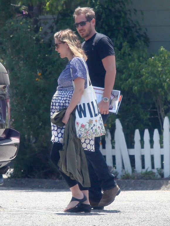 Drew Barrymore et Will Kopelman sortent d'un restaurant après un déjeuner en amoureux, à Los Angeles, en juin 2012.