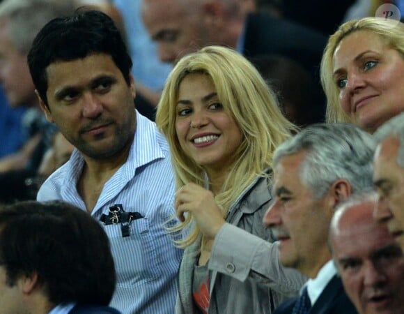 Shakira, souriante, dans les tribunes de la Gdansk Arena en Pologne lors de la rencontre entre l'Espagne et la Croatie le 18 juin 2012 durant l'Euro 2012