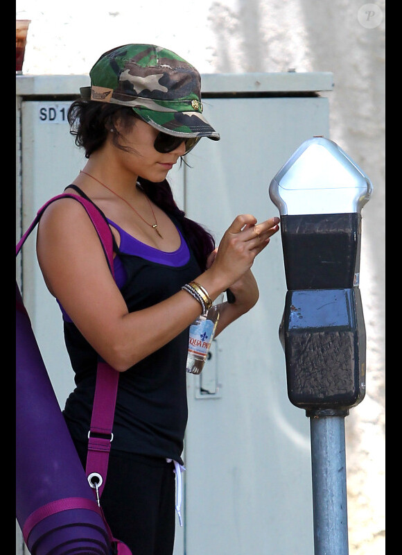 Vanessa Hudgens sort de son cours de sport, à Los Angeles, le mardi 19 juin 2012.