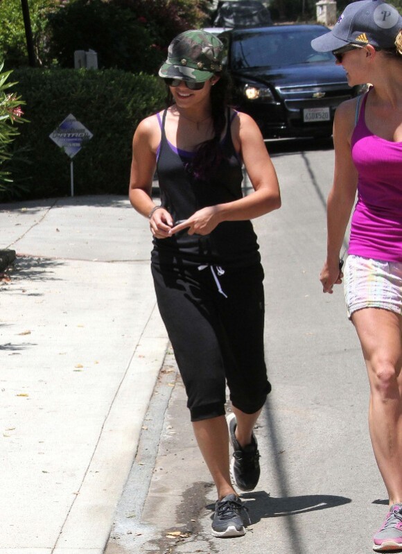 Vanessa Hudgens sort de son cours de sport, à Los Angeles, le mardi 19 juin 2012.