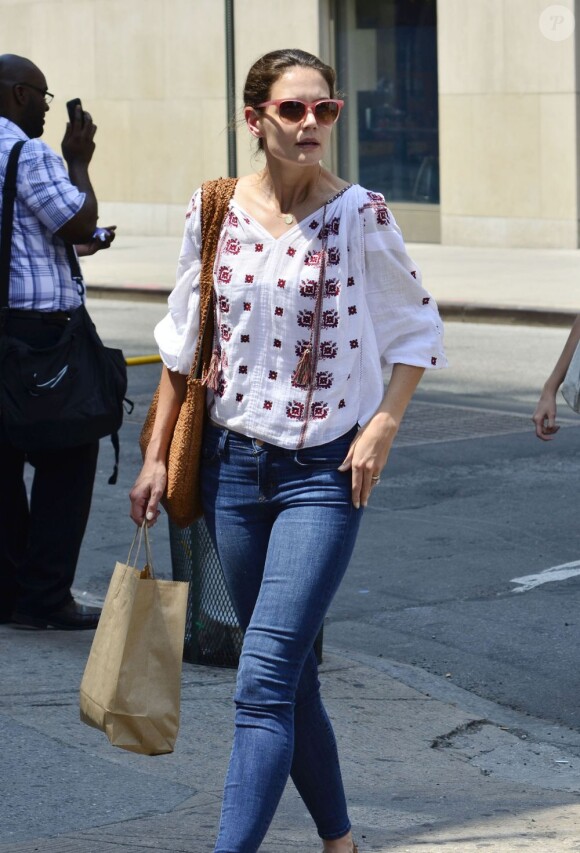 Katie Holmes se promène dans le Lower East Side à New York, le 20 juin 2012.