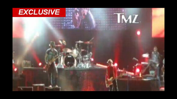 Axl Rose : Le leader des Guns n'Roses victime d'une chute en plein concert