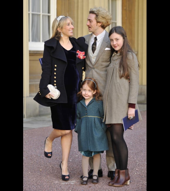 Aaron Johnson et Sam Taylor-Wood, avec ses filles nées d'un précédent mariage, le 14 décembre 2011