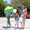 Virée shopping en famille pour Jessica Alba, Cash Warren et leurs filles Honor et Haven. A West Hollywood, le 23 juin 2012.