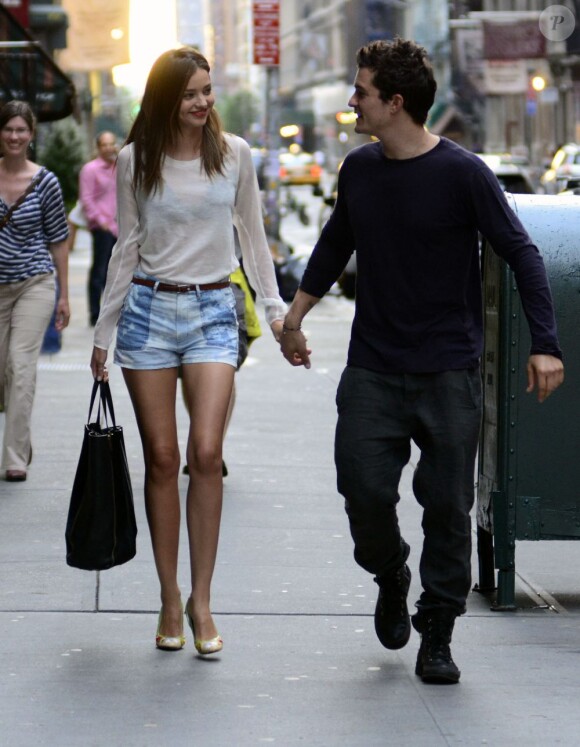 Miranda Kerr et Orlando Bloom : pause tendresse dans les rues de New York le 25 juin 2012