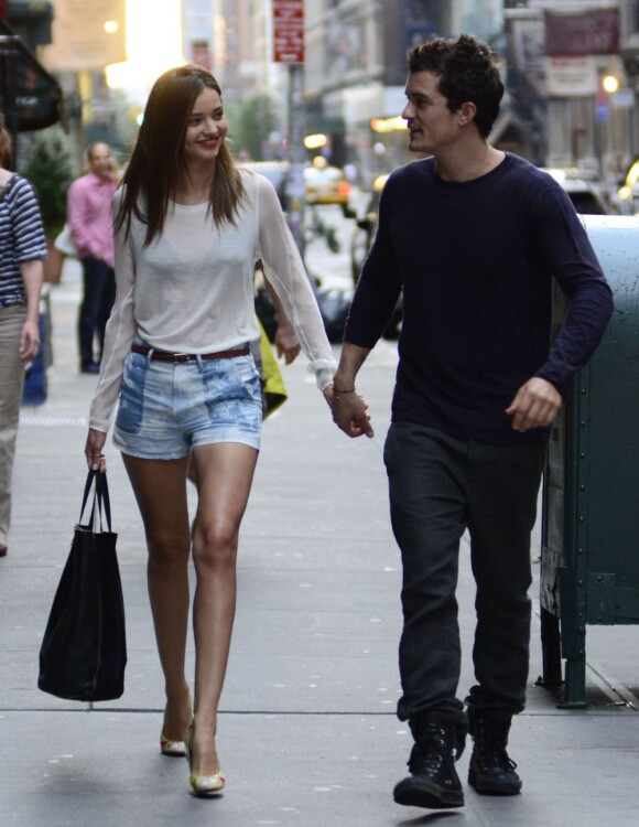 Miranda Kerr et Orlando Bloom : pause tendresse dans les rues de New York le 25 juin 2012