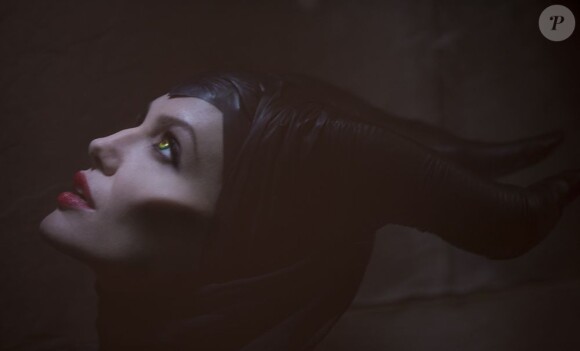 Première image officielle d'Angelina Jolie en Maleficent.